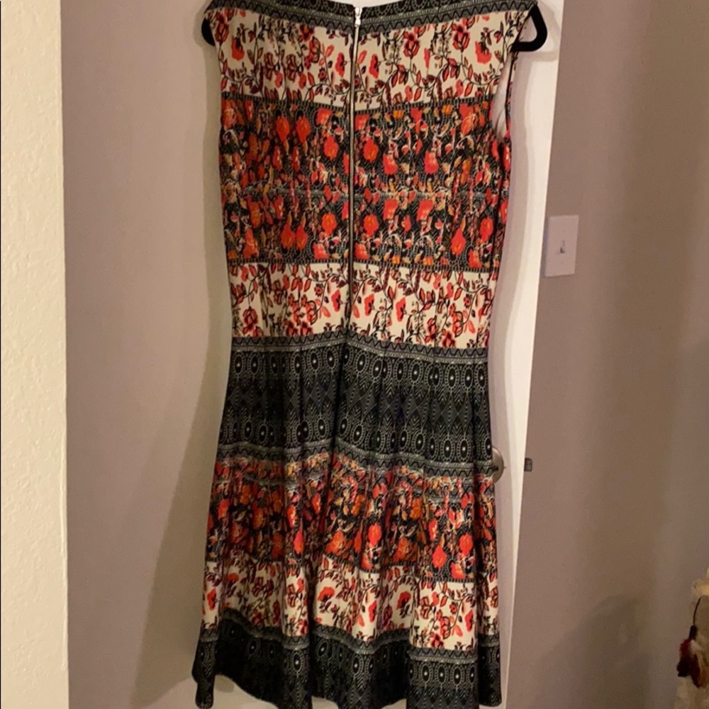 Dress - Picture 6 of 7